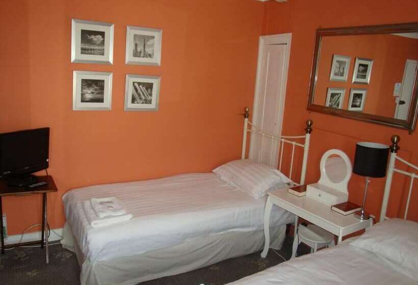 בית מלון כפרי Spencer Court