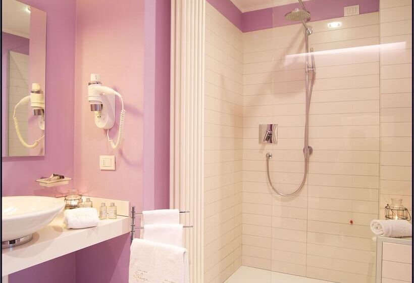 فندق Spluga Sosta &