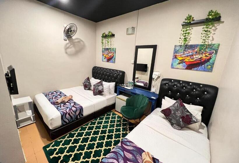 Hotel Ghazrins Garuda Jb