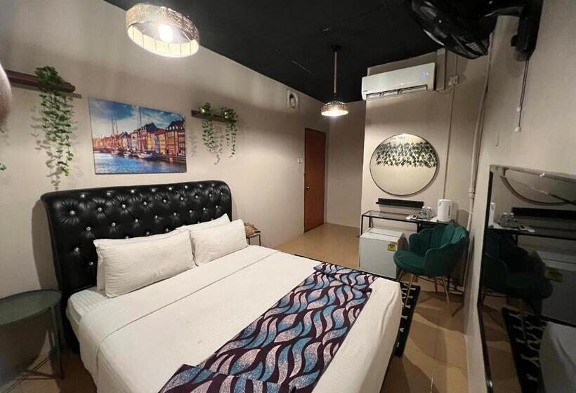 Hotel Ghazrins Garuda Jb
