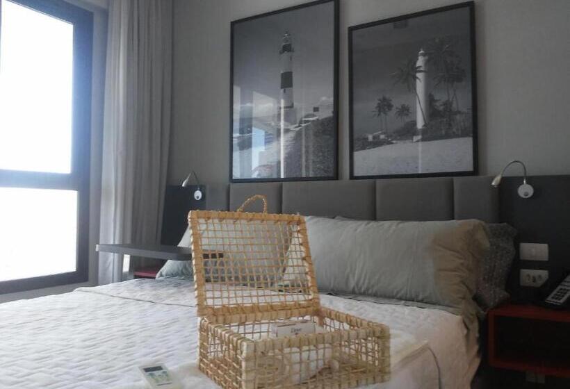 Salvador Mondial Flats