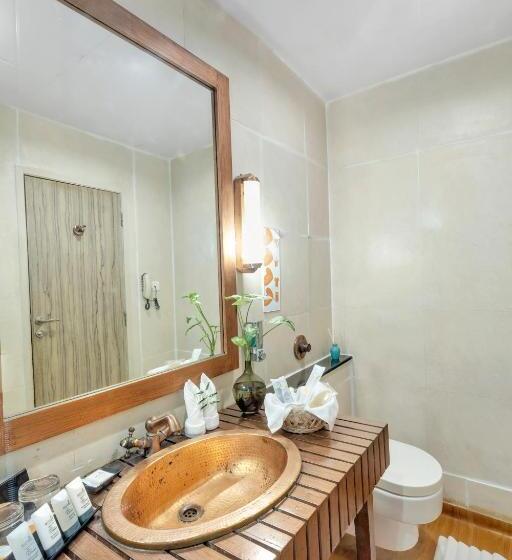 منتجع Club Mahindra Binsar Villa