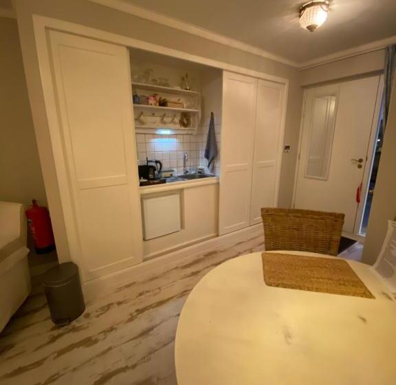민박 De Vijverkamer     Privé Diner Op De Kamer Mogelijk!!
