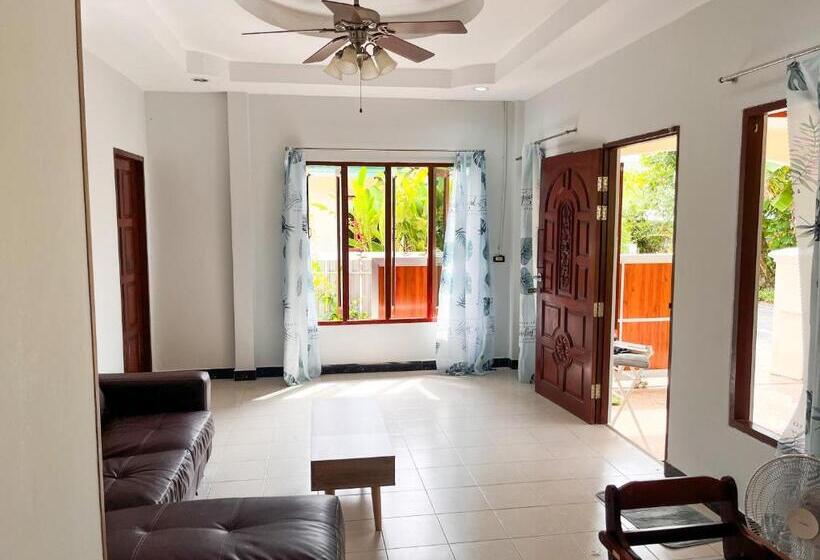 펜션 2br Maryam Villa Near Tesco & Beach