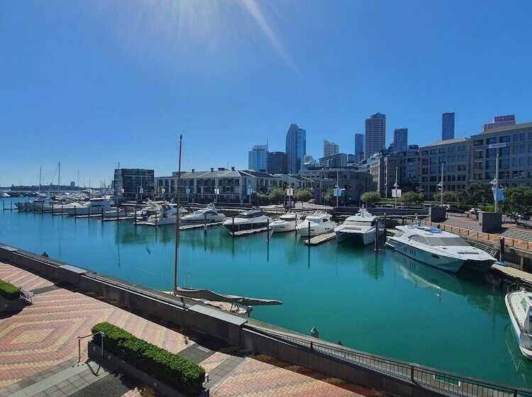 هتل Marsden Viaduct