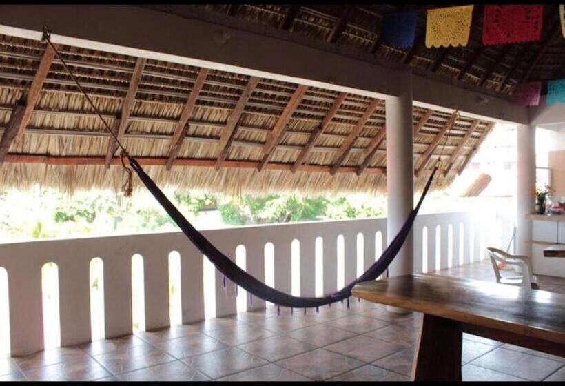 پانسیون Room In Guest Room   Apartment With Blacony And Sea View