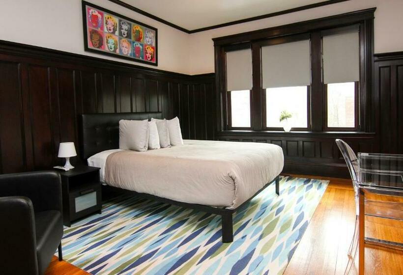 A Stylish Stay With A King Bed And Heated Floors #27