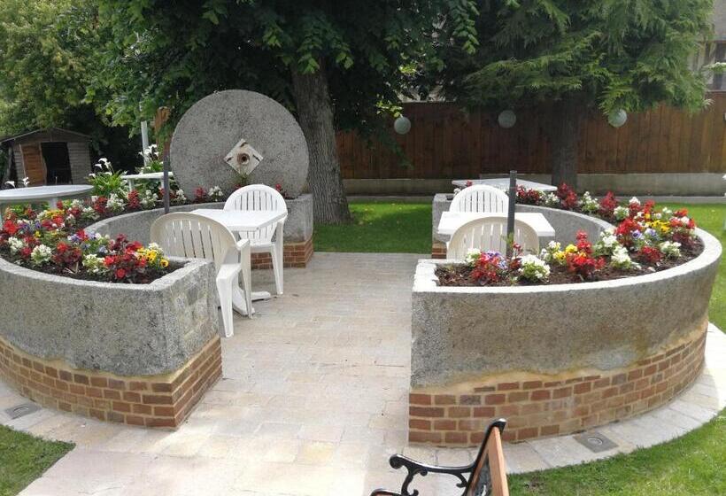 بنسيون Auberge Du Vieux Tour