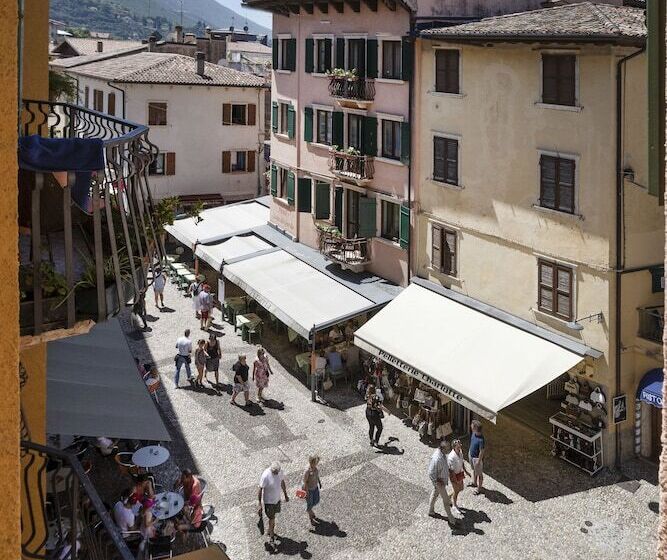 هتل Albergo Aurora