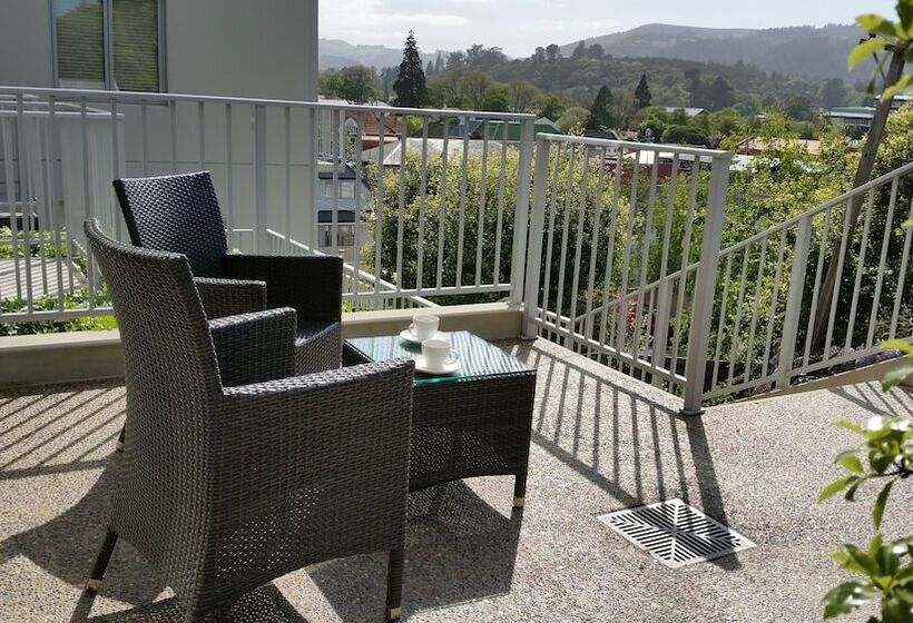 هتل Bluestone On George