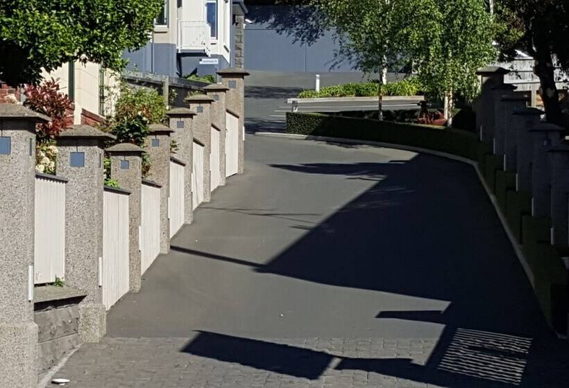 هتل Bluestone On George