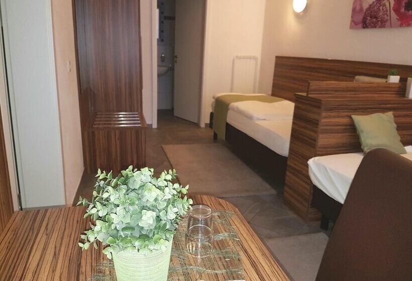 בית מלון כפרי Garni Goldene Traube