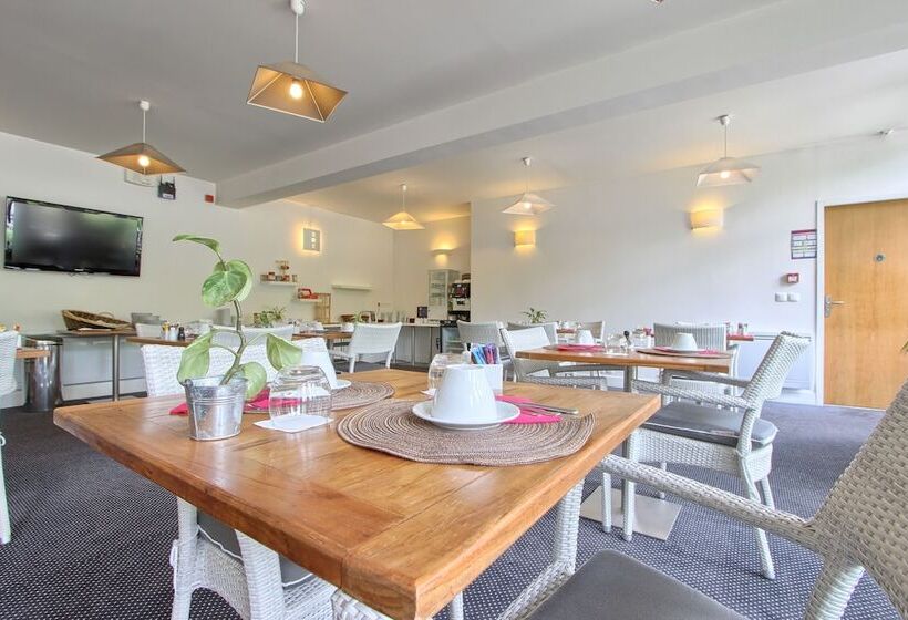 Отель Logis Hôtel & Restaurant   Le Manoir De Sauvegrain