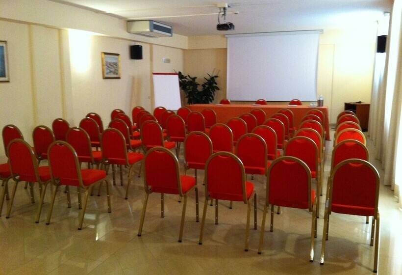 Отель Michelangelo