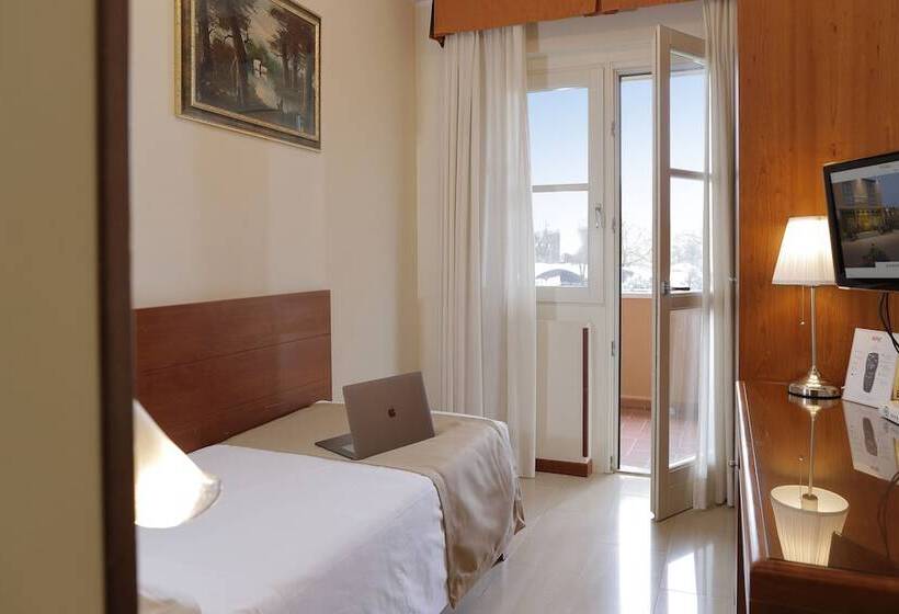 Отель Michelangelo