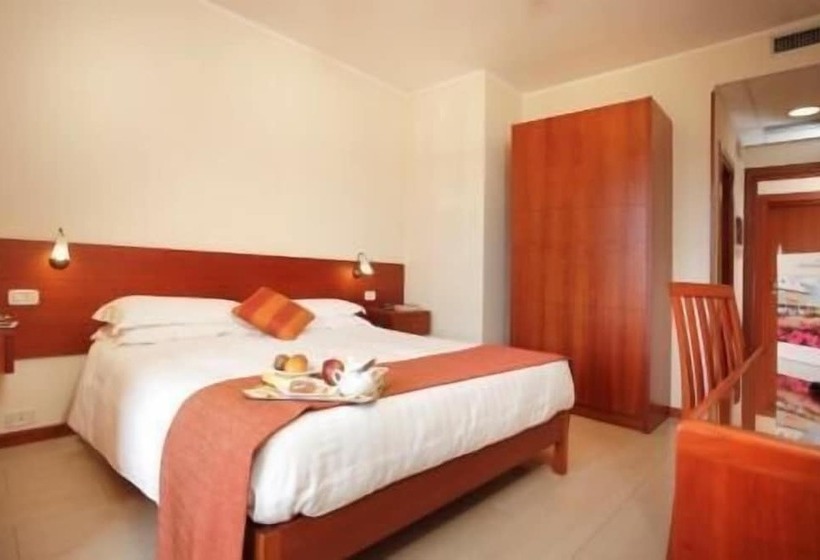 Отель Michelangelo