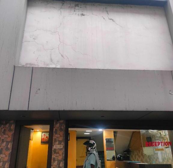 ホテル Vaccinated Staff- Oyo 45540 Prakash Inn