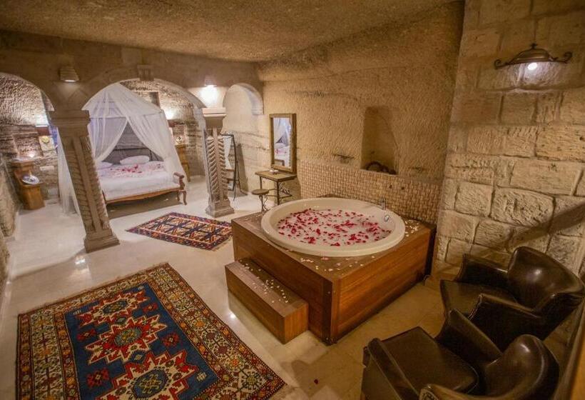 هتل Divan Cave House