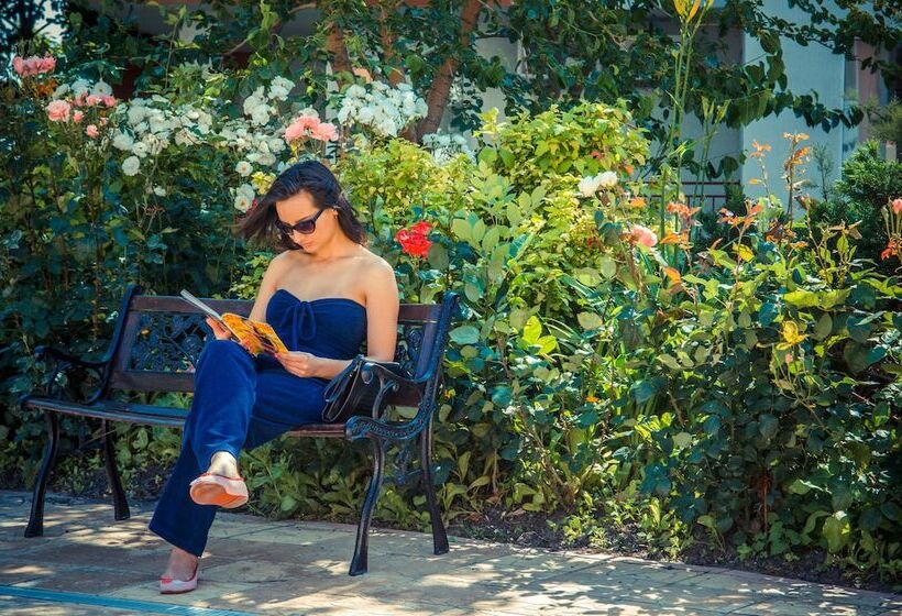 בית מלון כפרי Riviera Fort Beach