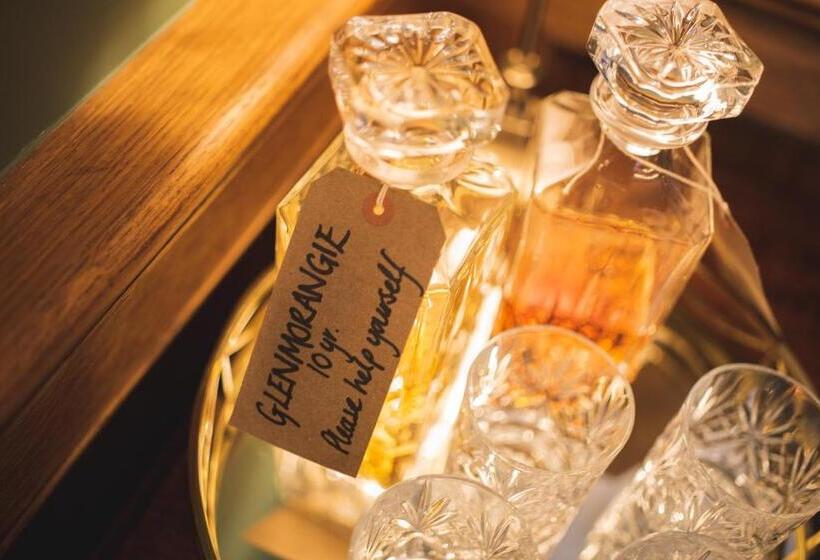 Hotel The Highdown – Brunning And Price