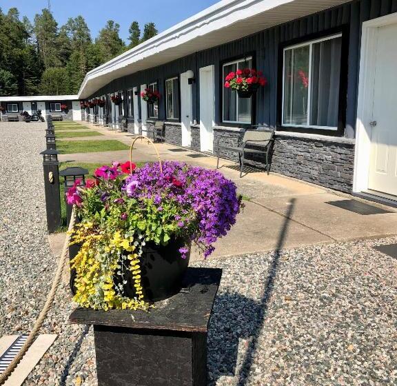 Mystic Isle Motel