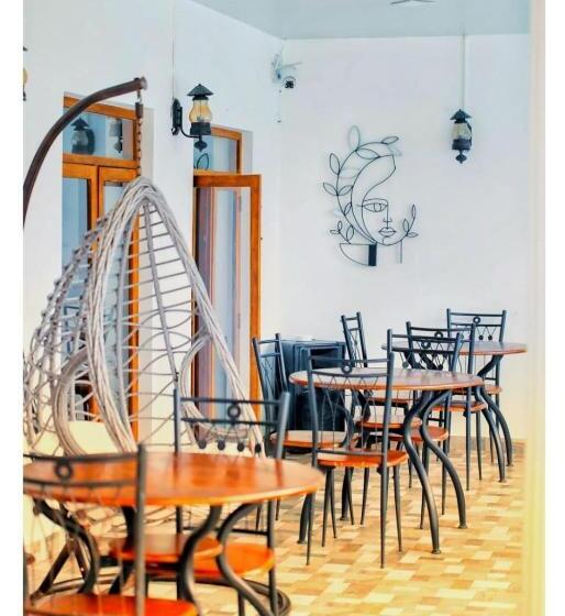 פנסיון Andorra Tourist Resort Anuradhapura