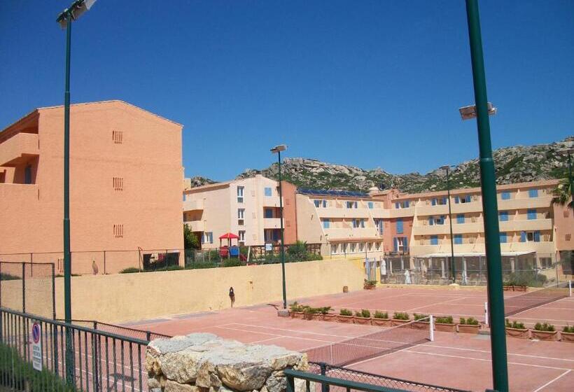 Residence Le Nereidi Con Piscina   Parcheggi