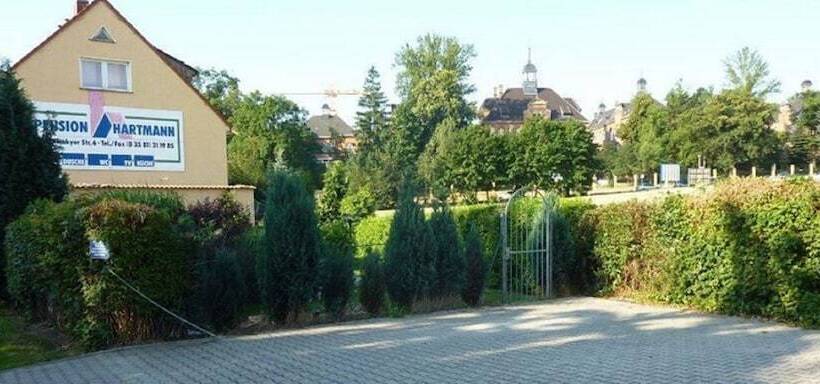 تختخواب و صبحانه Pension Hartmann
