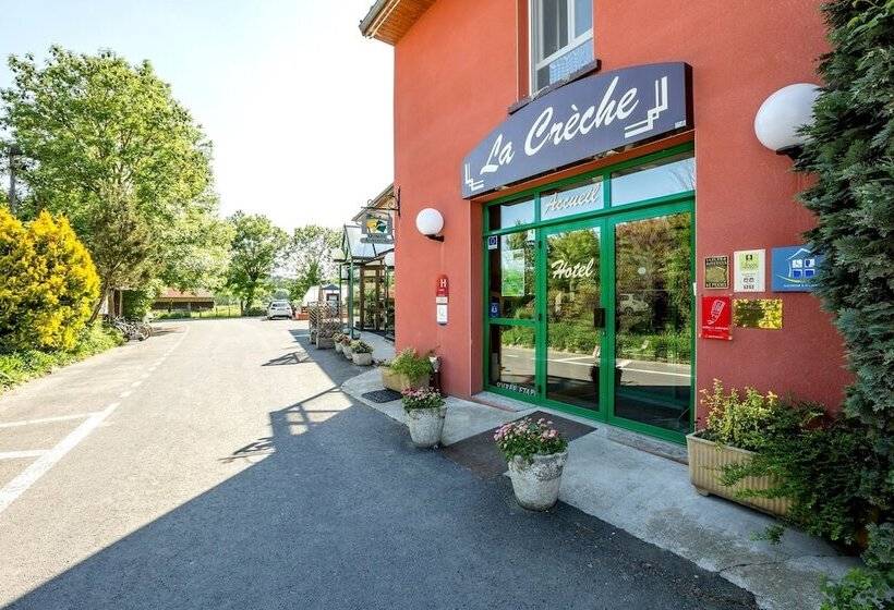 ホテル Hôtel Restaurant La Crèche Et Sa Piscine Intérieure   Logis Hôtels
