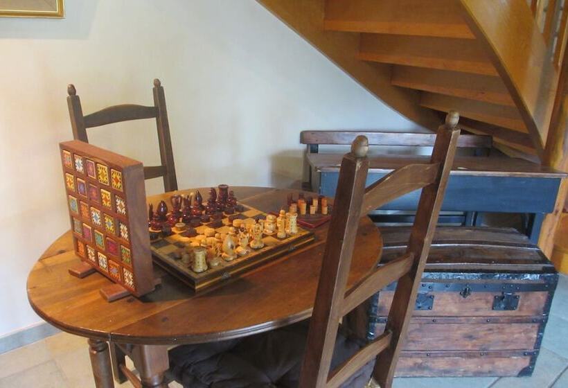 ホテル Hôtel Restaurant La Crèche Et Sa Piscine Intérieure   Logis Hôtels