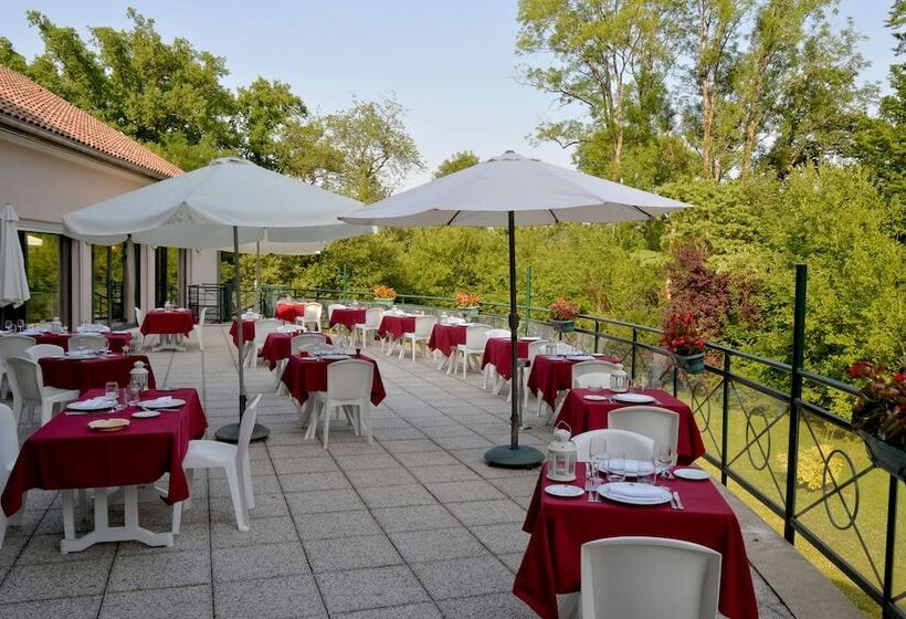 בית מלון כפרי Logis Hôtel   Restaurant Le Tulipier