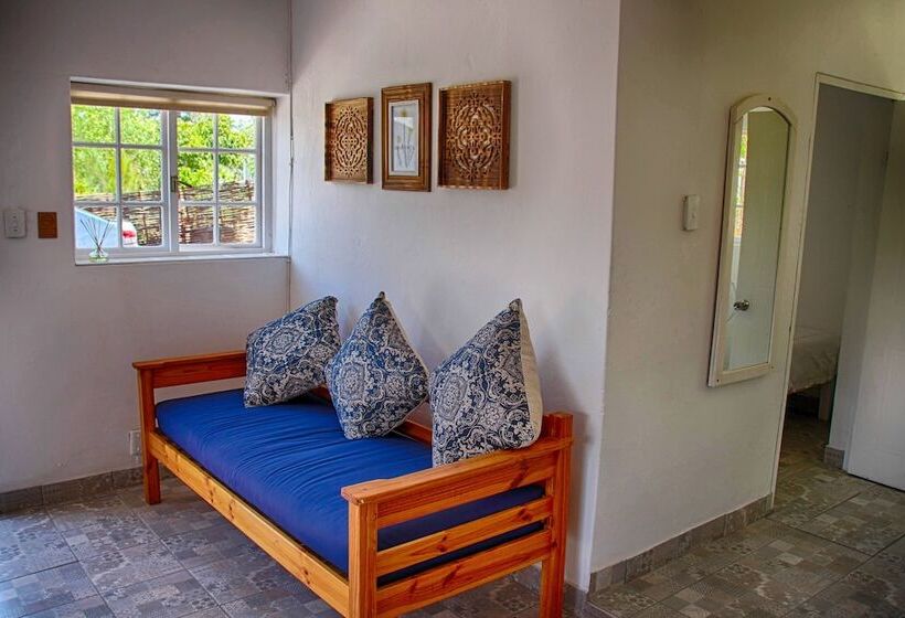 בית מלון כפרי Impangele