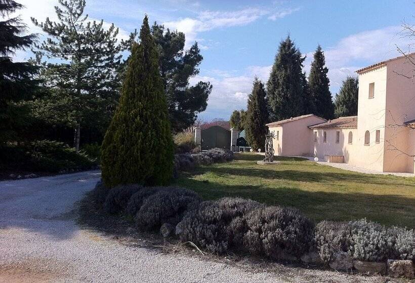 Отель Logis Hôtel & Spa Déjeunez Sous L Arbre
