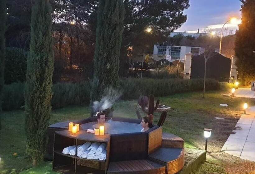 Отель Logis Hôtel & Spa Déjeunez Sous L Arbre