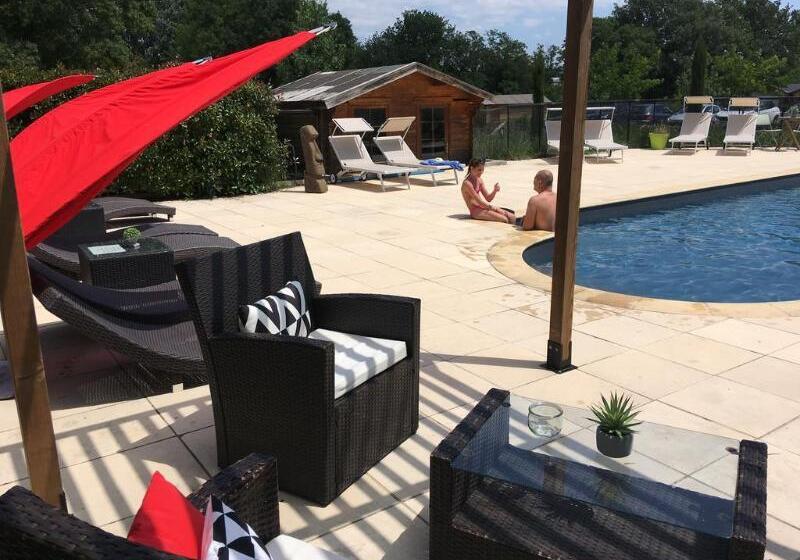 Отель Logis Hôtel & Spa Déjeunez Sous L Arbre