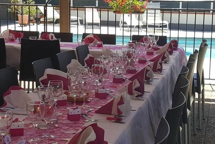 호텔 Logis Hôtel Restaurant Cruzel