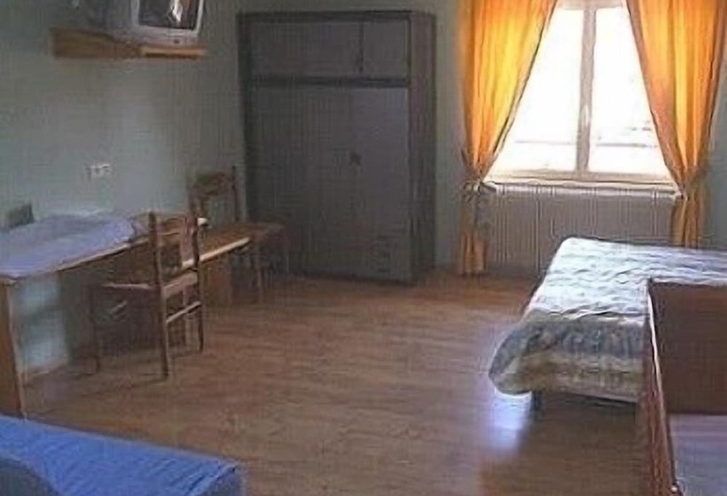 호텔 Logis Le Saint Cyr