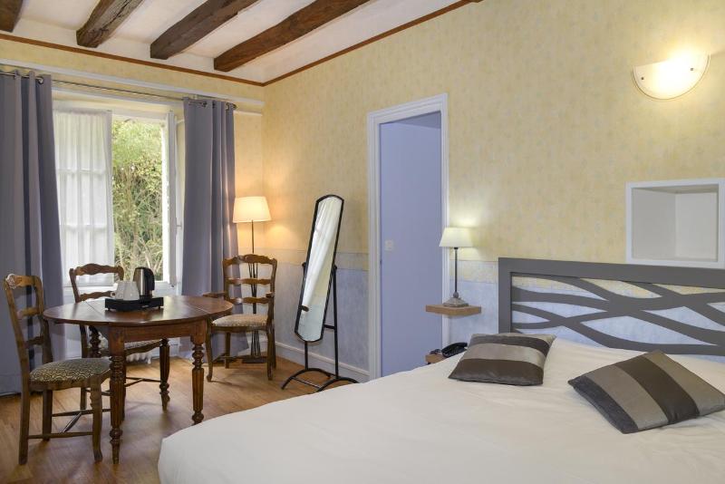 בית מלון כפרי Logis Manoir De La Giraudiere