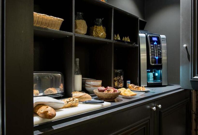 호텔 Logis Hôtel Tante Yvonne & Son Restaurant Semi Gastronomique   Lyon Nord