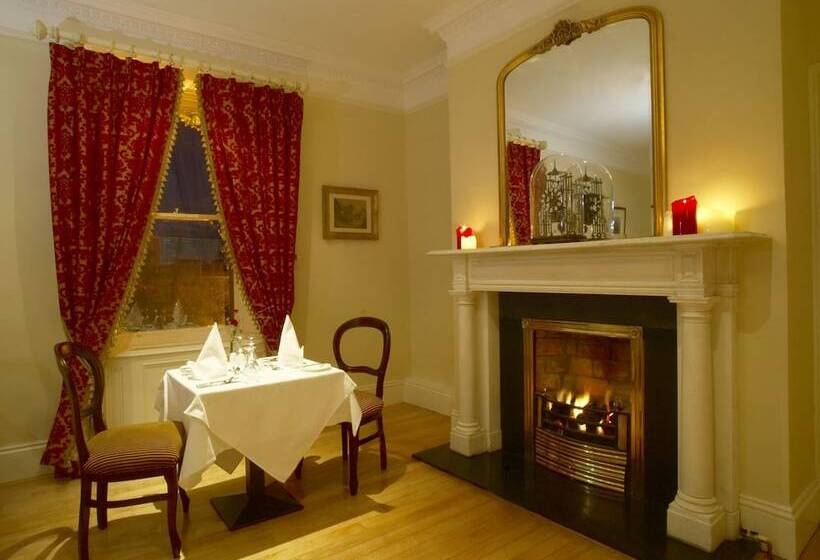فندق Maudlins House