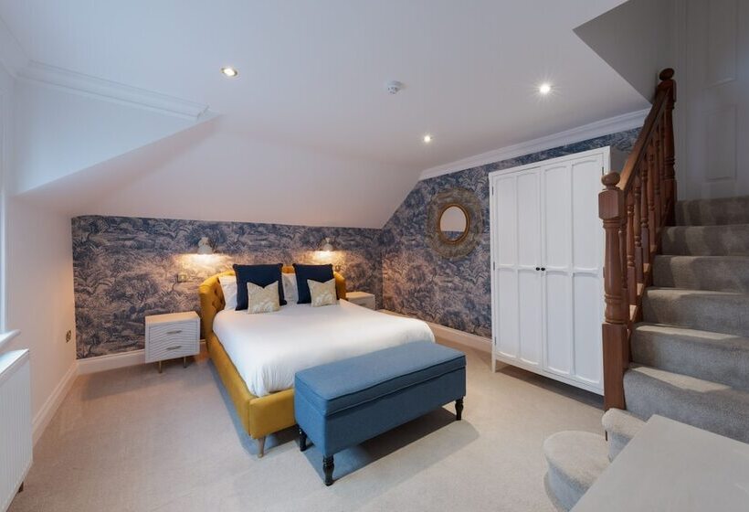 בית מלון כפרי The Clarence Boutique Rooms