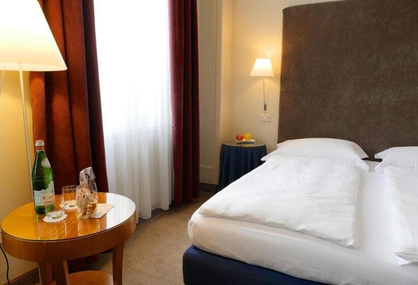 هتل Villa Miravalle