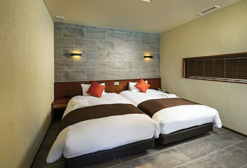 هتل Away Okinawa Kouri Island Resort