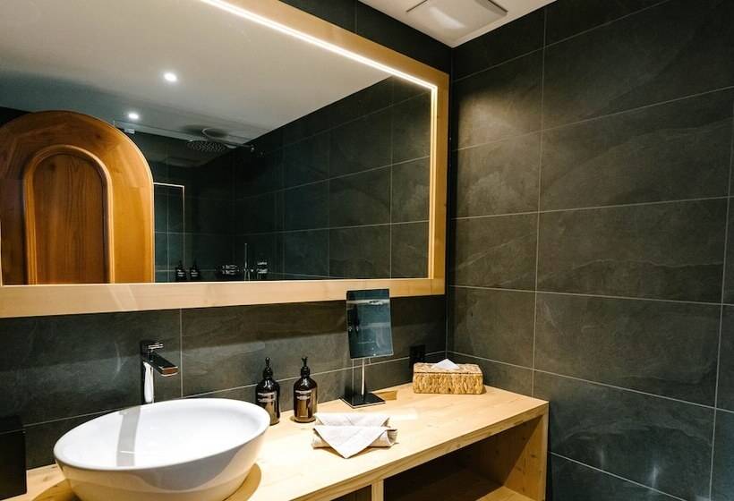 Seven Alpina Boutique