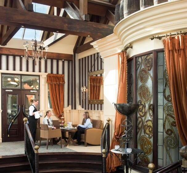 Four Seasons Hotel & Leisure Club