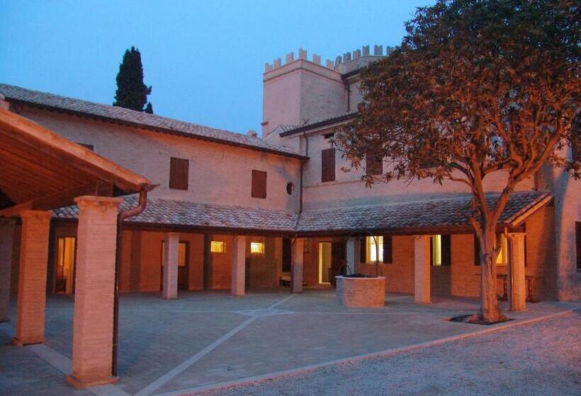 هتل Castello Montegiove