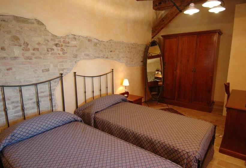 هتل Castello Montegiove