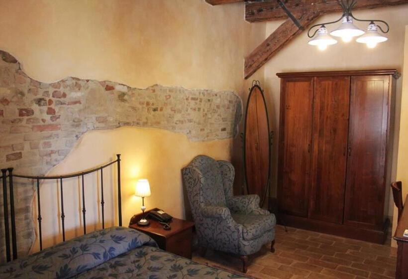 هتل Castello Montegiove
