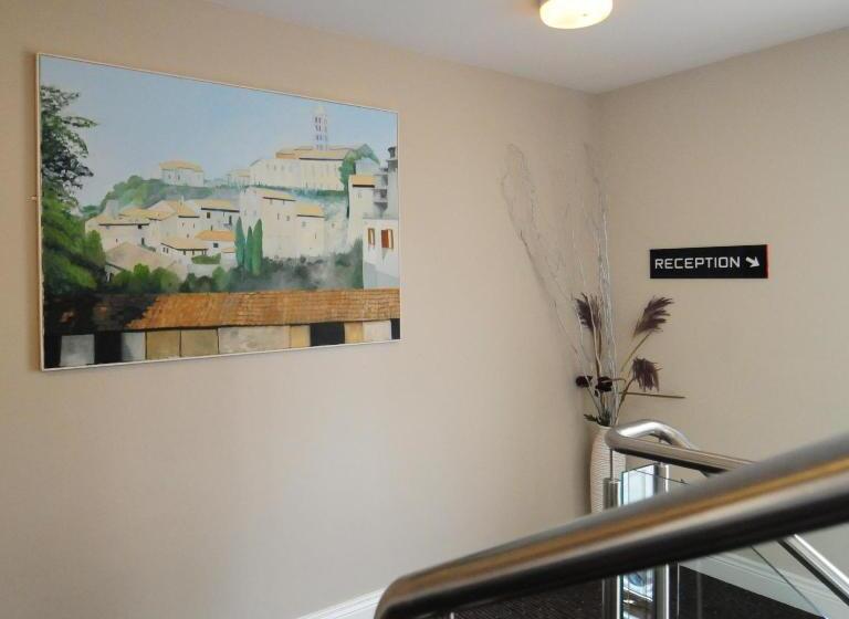 فندق The Coach House