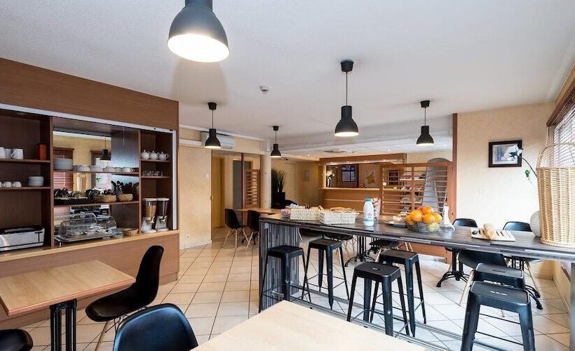 Hotel Hôtel First Rodez